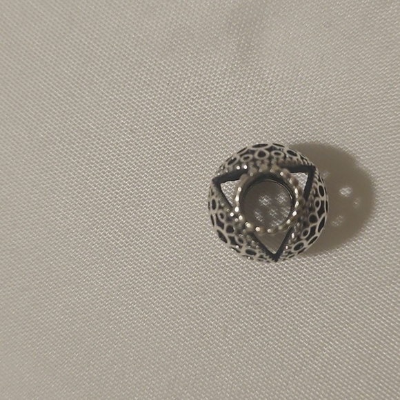 Pandora - Picture 5 of 5